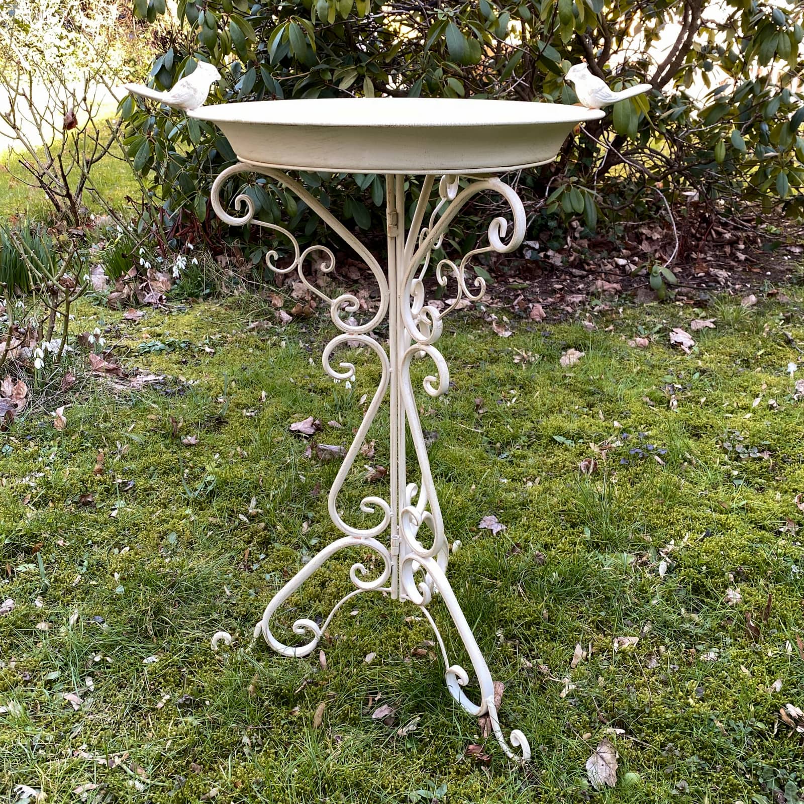 200YA48-8 Vogeltränke Vogelbad Garten Vogelbecken Vogel Tränke aus Metall 75cm cremeweiss