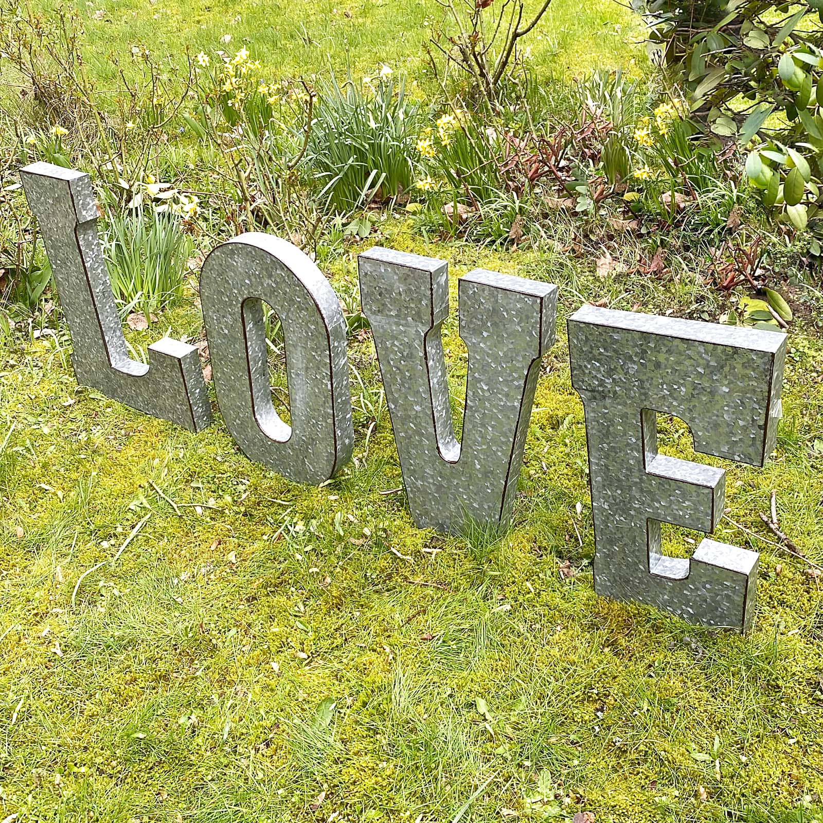 XXL Buchstabe love Zink Metall 52cm Dekoration Garten 3D