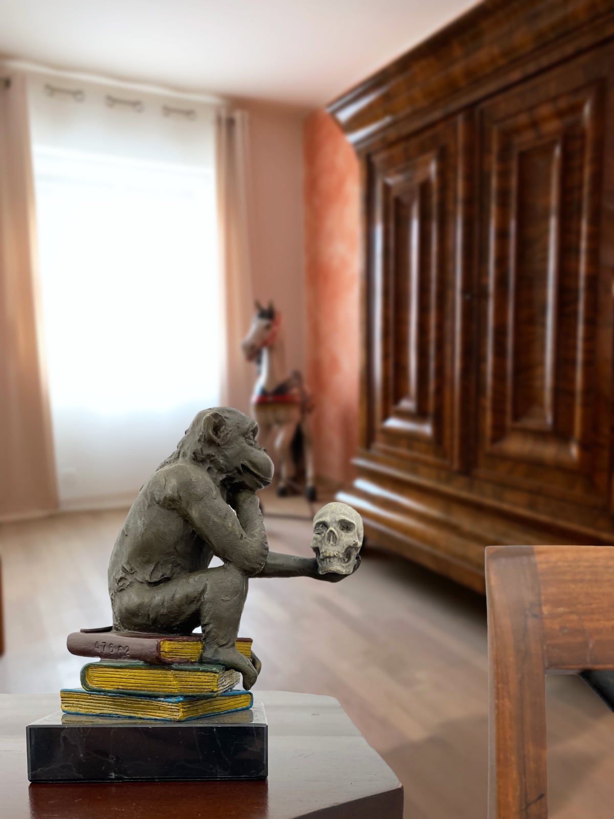 Bronzefigur Affe Darwin Philosophie Bücher Bronze Skulptur Antik-Stil 14cm