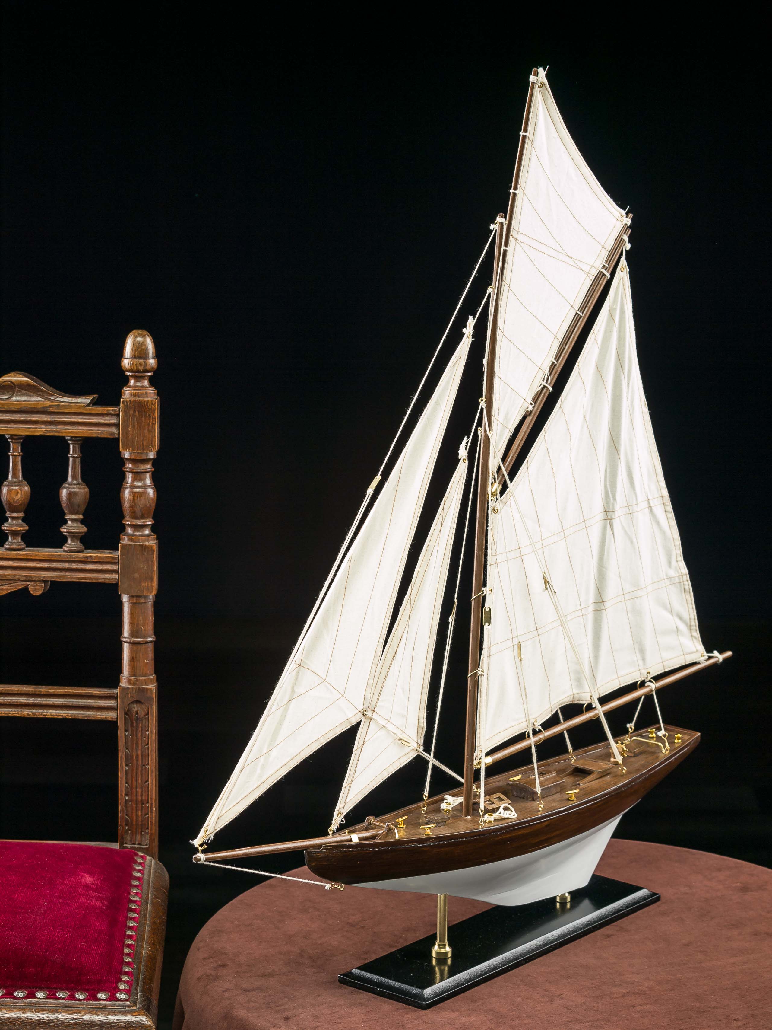 5186-1 Modellschiff Segelyacht Yacht Holz Schiff Segelschiff Schiffsmodell Maritim ship