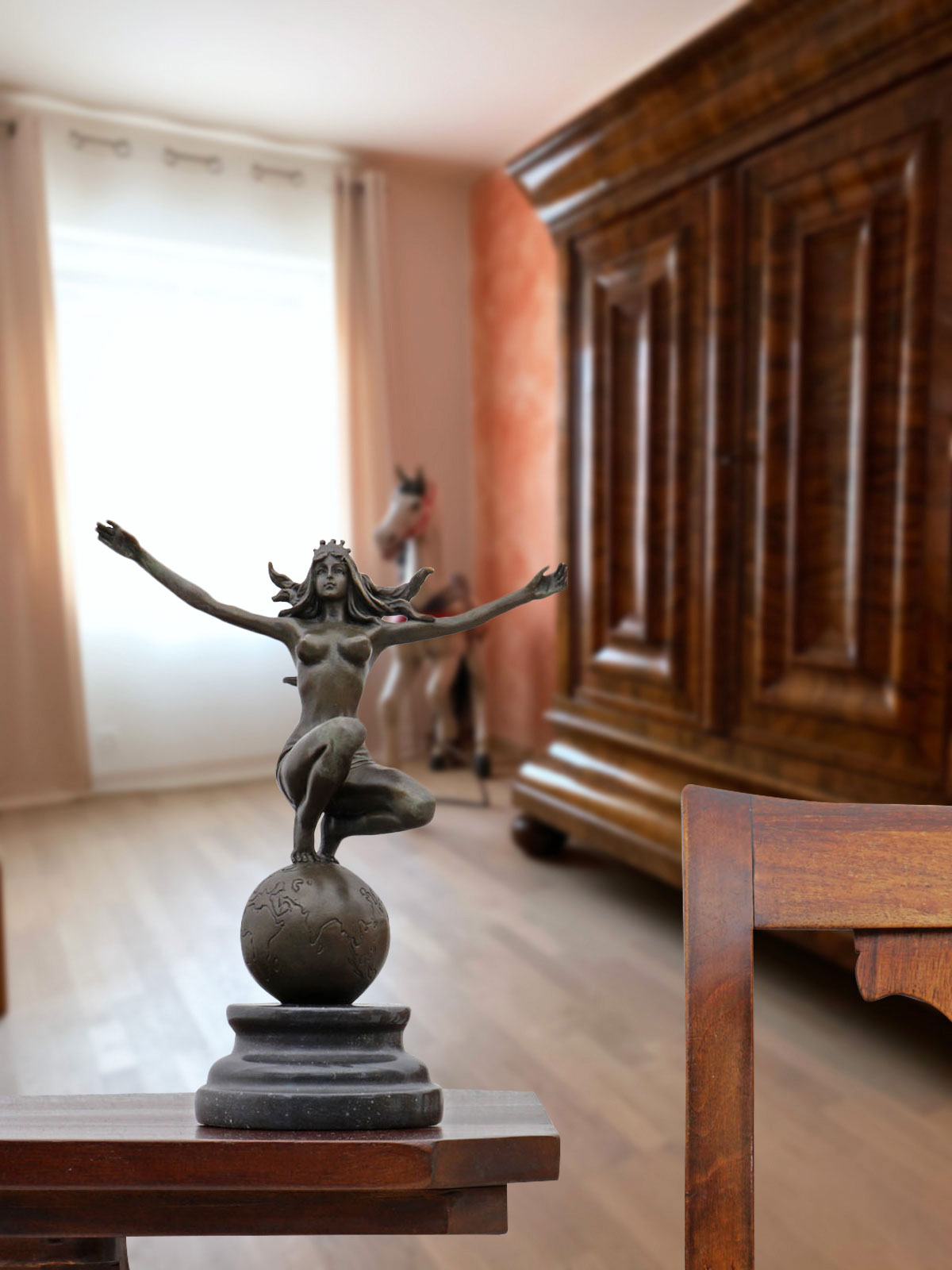 FA-30_7 Bronzeskulptur Frau Weltkugel im Antik-Stil Bronze Figur Statue 25cm