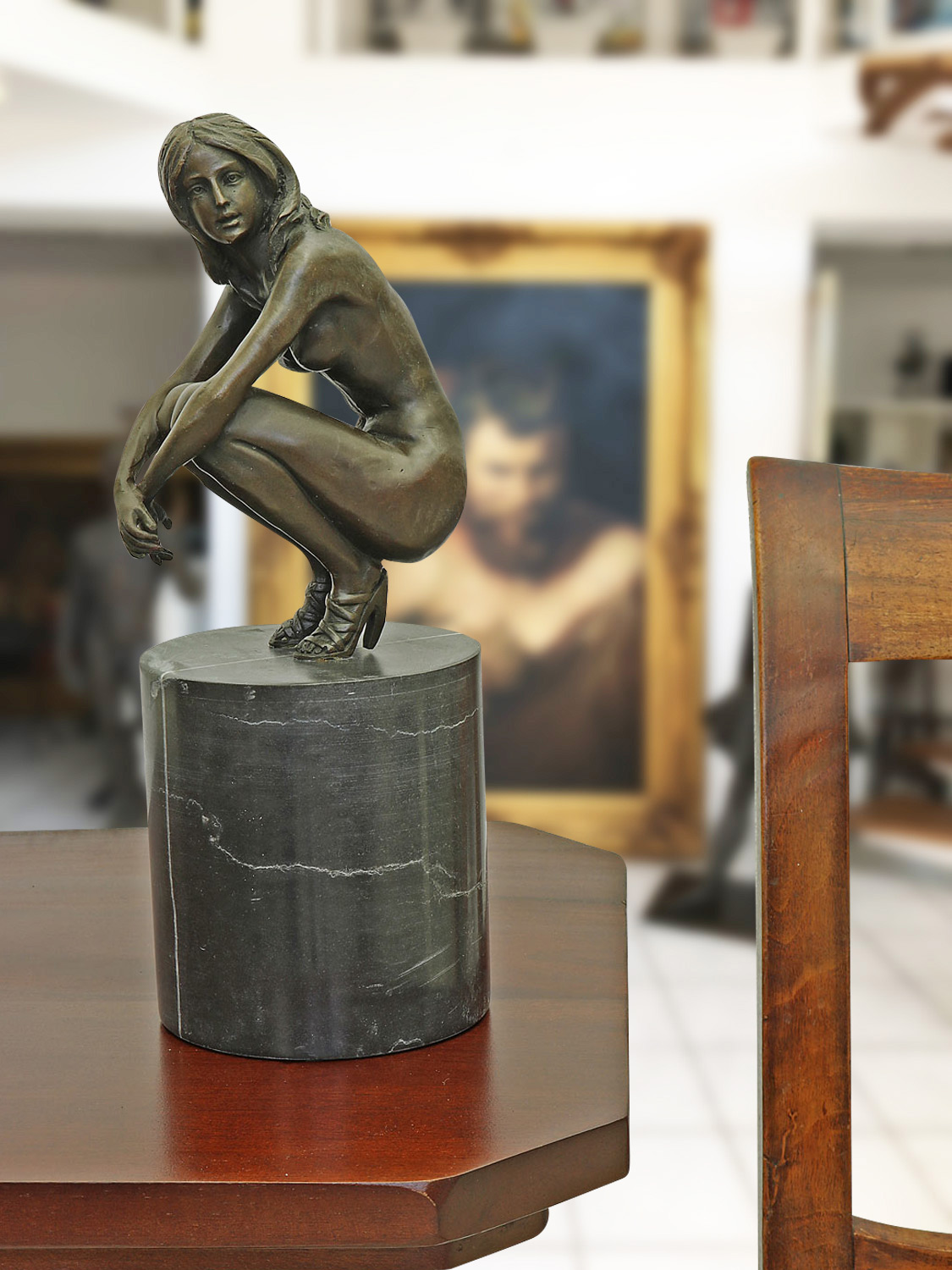 KF-45_Tisch_Hintergrund Bronzeskulptur Erotik erotische Kunst Frau Antik-Stil Bronze Figur Statue 27cm