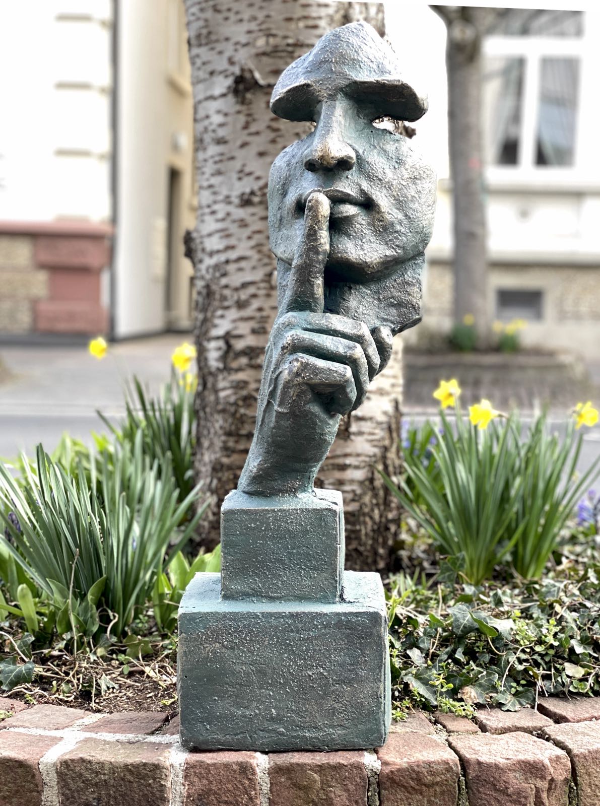 TZ-80-8NExg8CtwqHpLX Skulptur "Der Flüsterer" Gesicht Hand Figur Dekoration Kunststein Antik-Stil