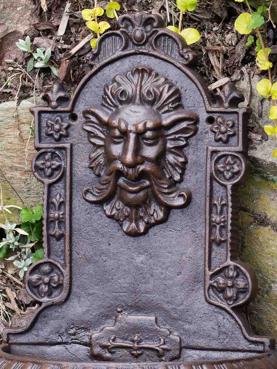 JP-67-4 WASCHBECKEN WANDBRUNNEN FABELWESEN EISEN ANTIK STIL BRUNNEN WASCHPLATZ BECKEN